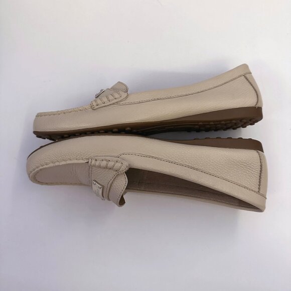 COACH (8) Fredrica Milk Loafer Flats Pebble Grain Leather Gold Beige Stone Taupe - Picture 12 of 14